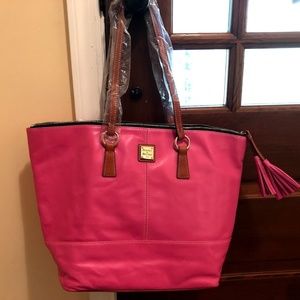 Gorgeous, brand new Dooney & Burke tote bag